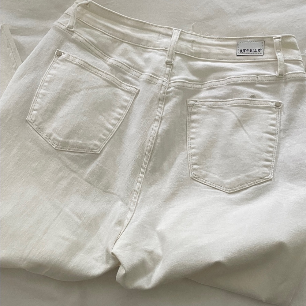 Judy Blue High Rise White Jeans - Picture 3 of 5